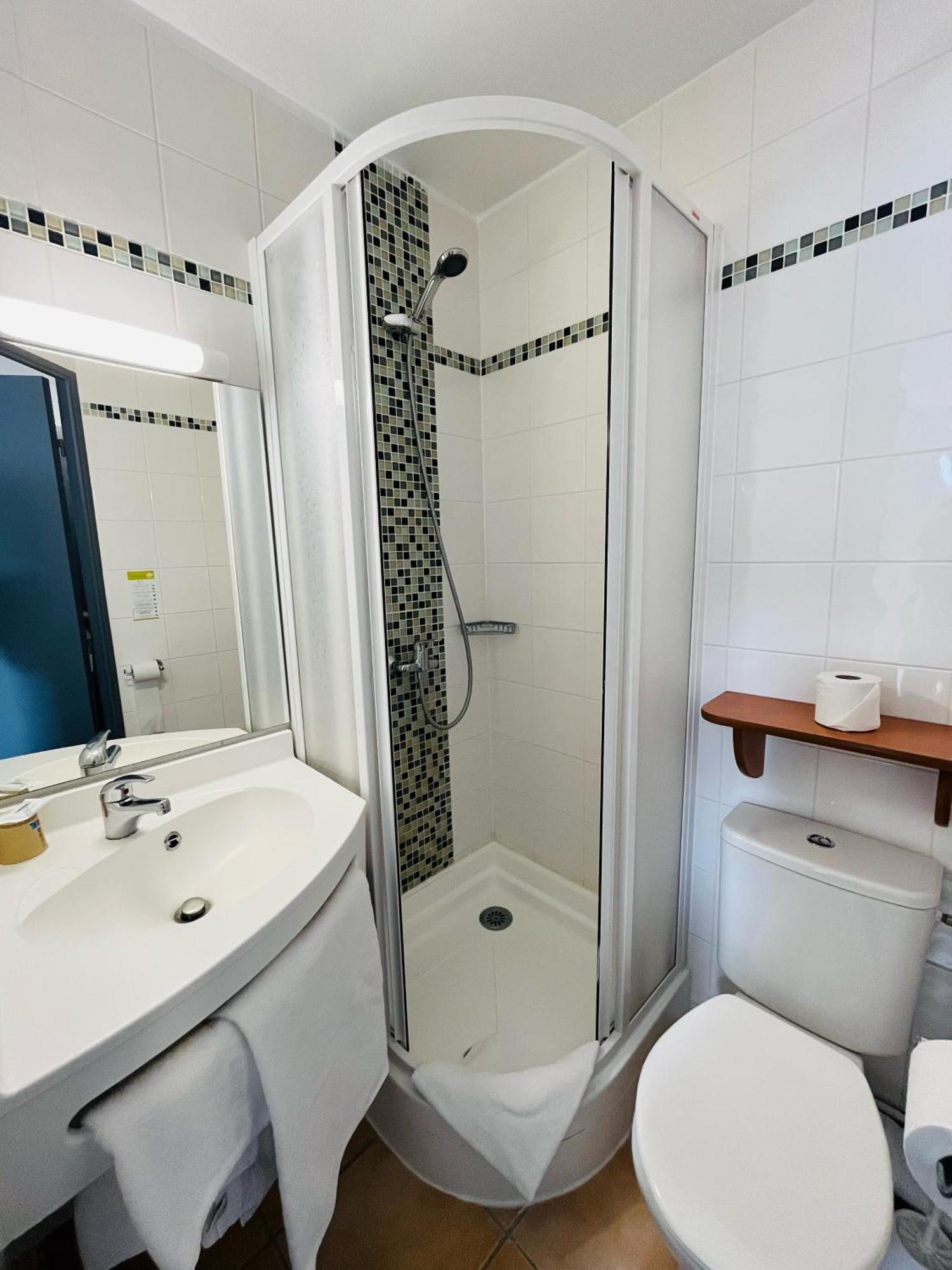 The Originals City, Hotel Novella Confort, Nantes Est Каркефу Екстер'єр фото