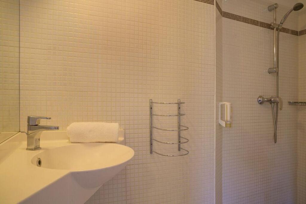 The Originals City, Hotel Novella Confort, Nantes Est Каркефу Екстер'єр фото
