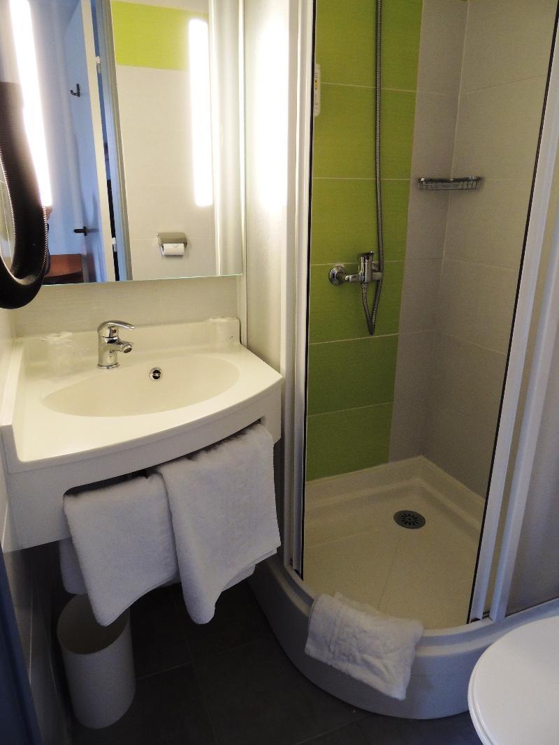 The Originals City, Hotel Novella Confort, Nantes Est Каркефу Екстер'єр фото