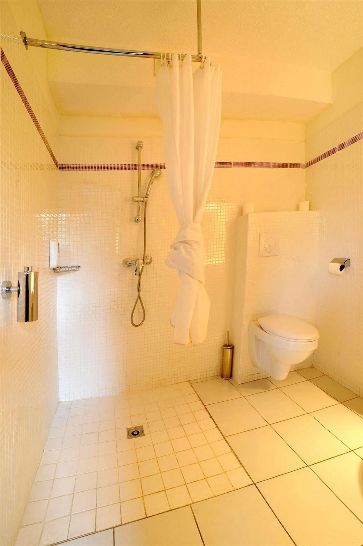 The Originals City, Hotel Novella Confort, Nantes Est Каркефу Екстер'єр фото