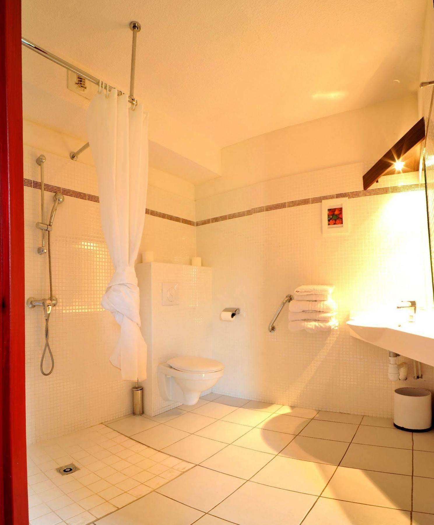The Originals City, Hotel Novella Confort, Nantes Est Каркефу Екстер'єр фото